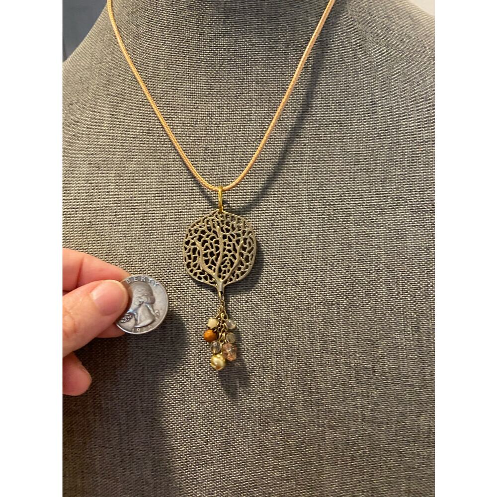 Tree pendant Necklace - Picture 2 of 4